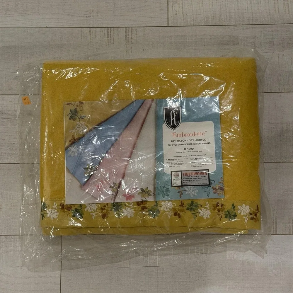 Vtg FIELDCREST Embroidette Fiberwoven Yellow Gold Blanket Satin Floral Trim MCM